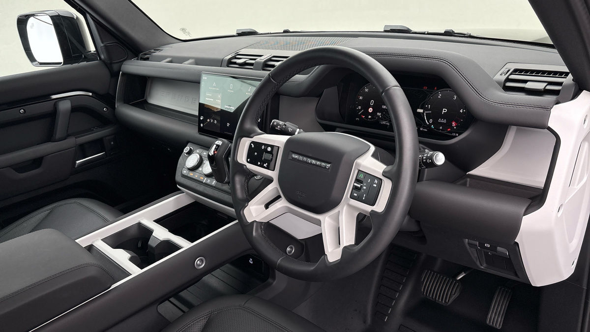Land Rover Defender 110 Image 5