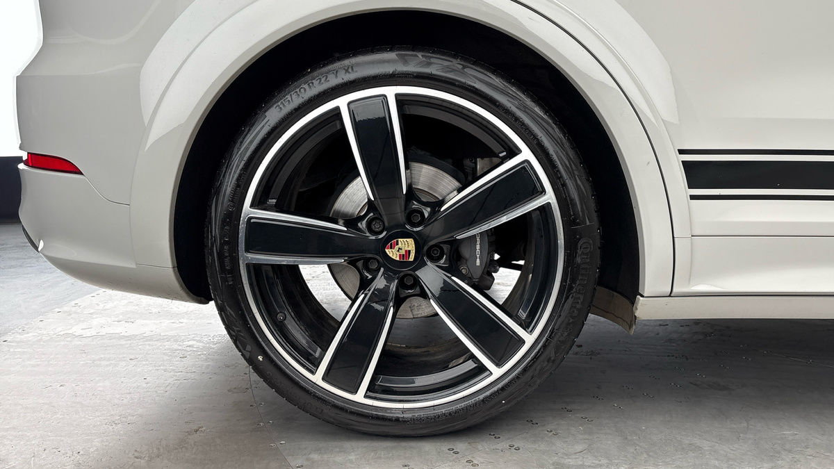 Porsche Cayenne Image 10