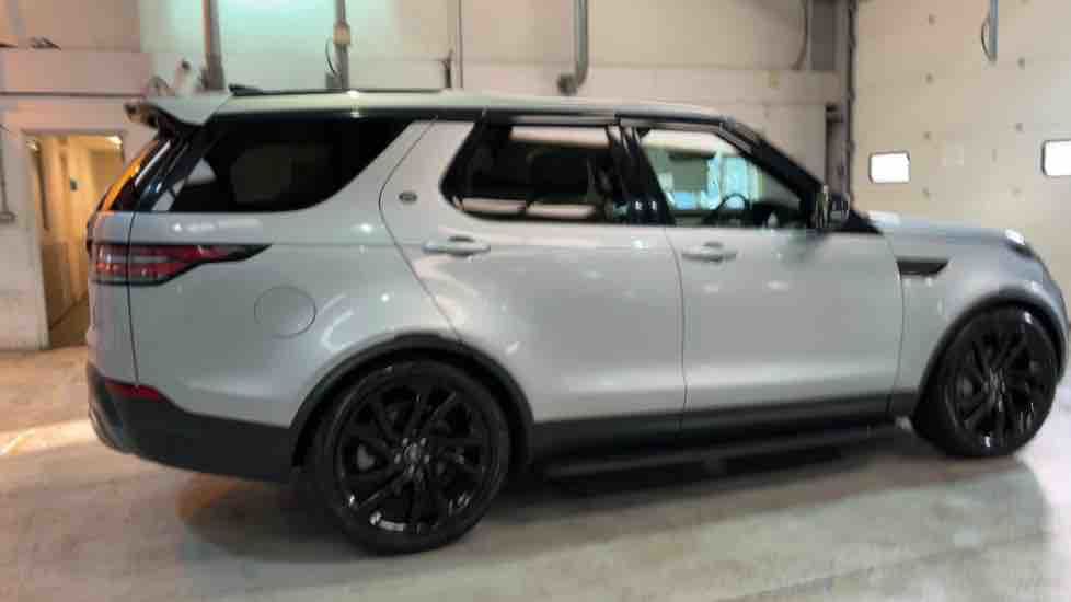 More views of Land Rover Discovery
