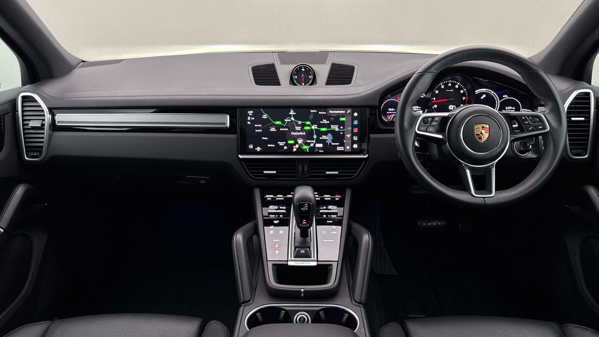 Porsche Cayenne Image 12