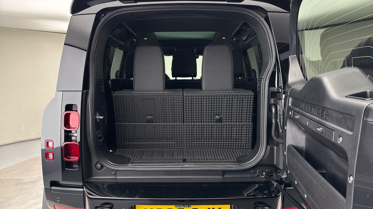 Land Rover Defender 110 Urban Image 11