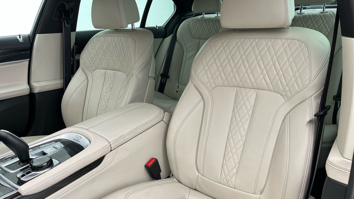 BMW 7 Series Image 7
