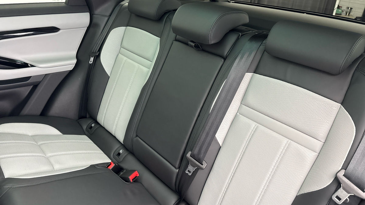 Land Rover Range Rover Evoque Image 8