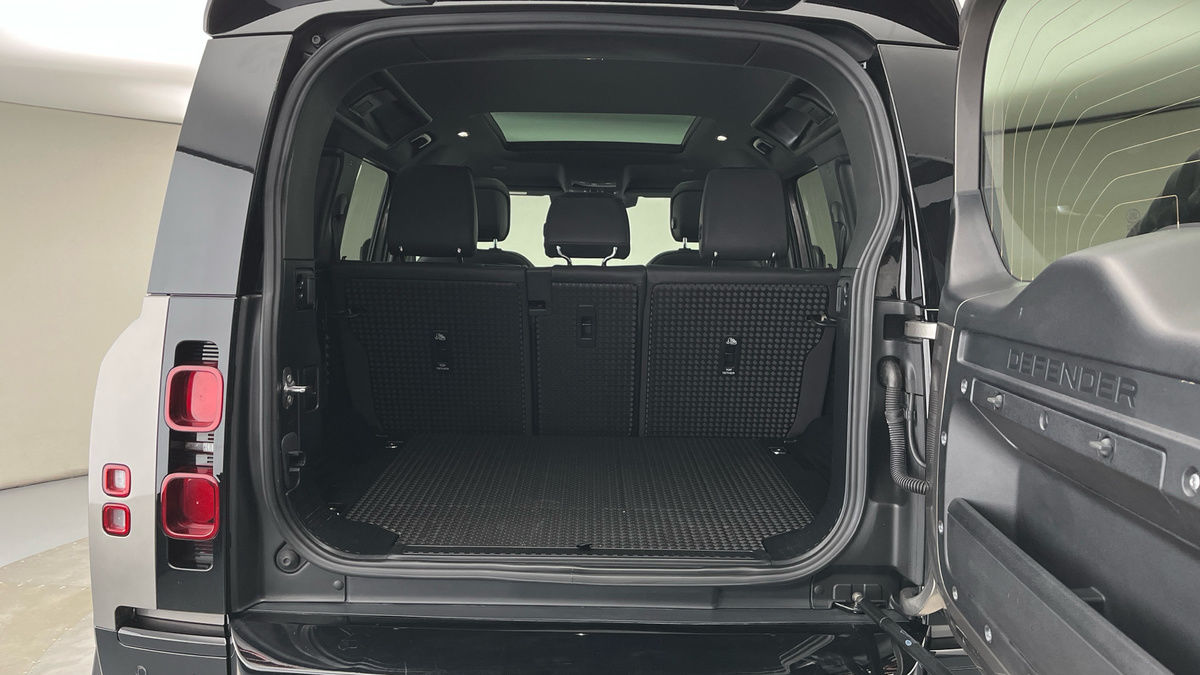 Land Rover Defender 110 Urban Image 22