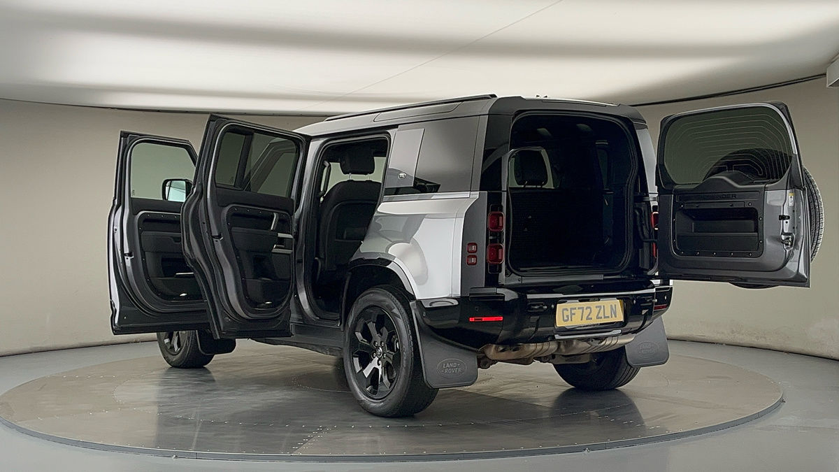 Land Rover Defender 110 Image 23