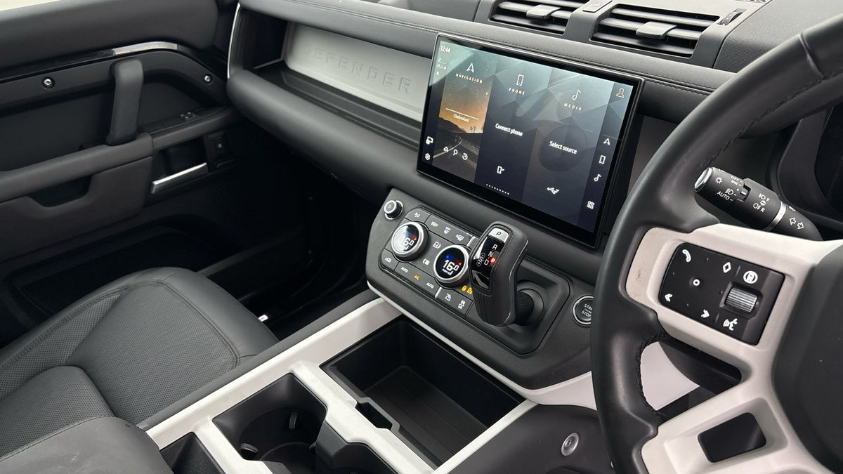 Land Rover Defender 110 Urban Image 18