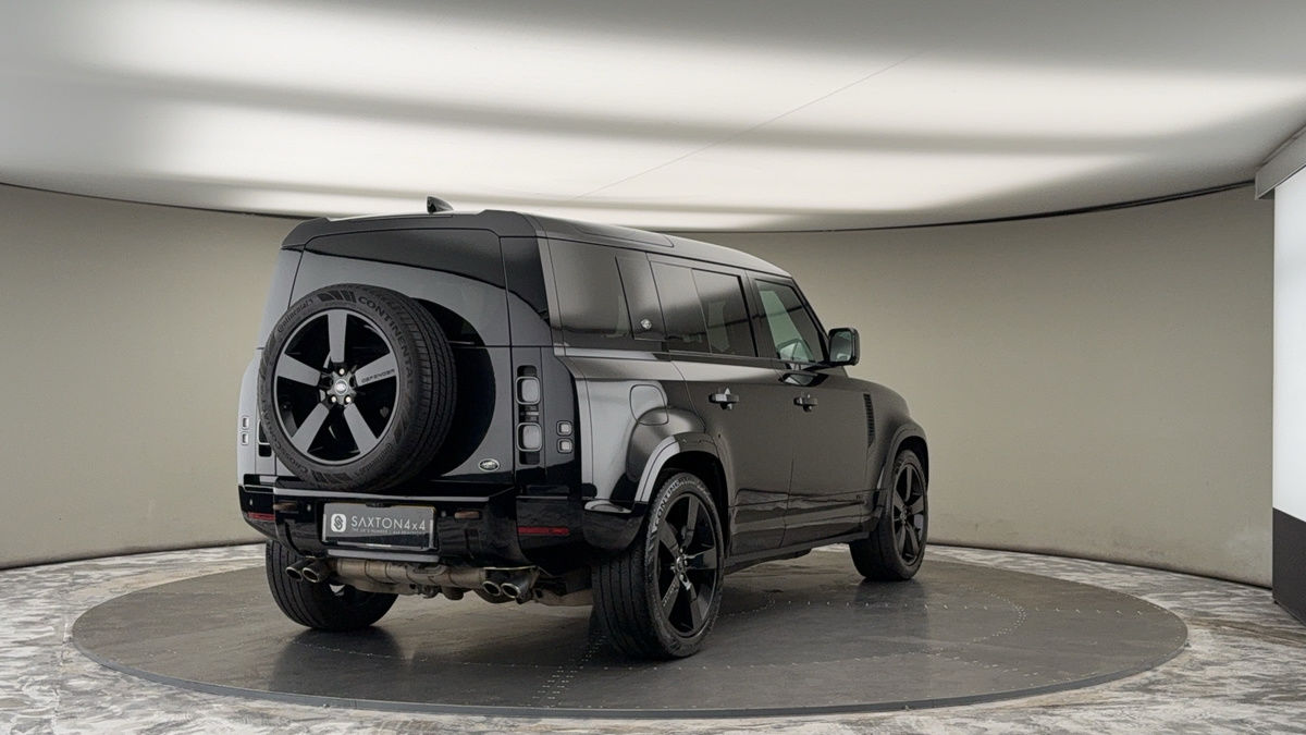 Land Rover Defender 110 Image 21