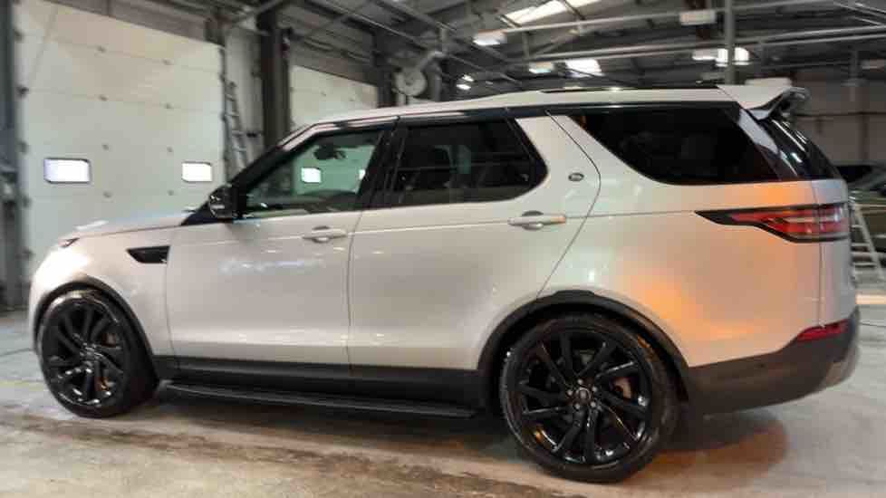 More views of Land Rover Discovery
