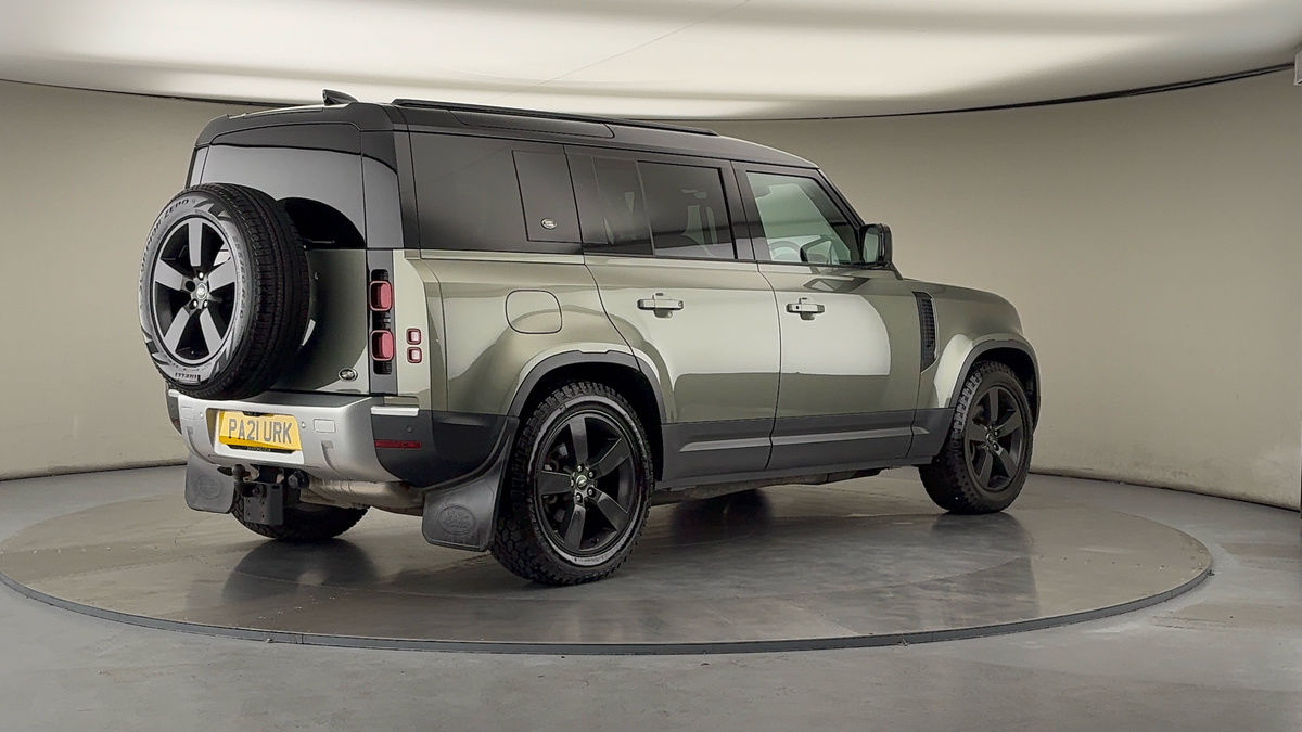 Land Rover Defender 110 Image 21