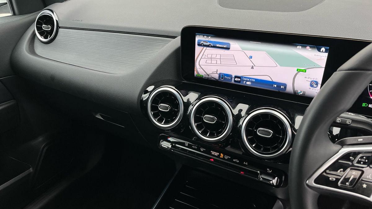 Mercedes-Benz GLA Image 18