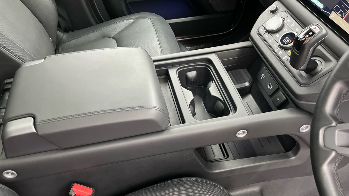 Land Rover Defender 110 Urban Image 35