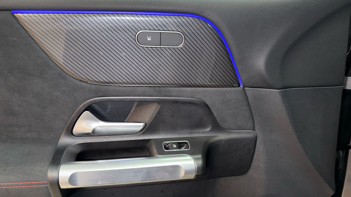 Mercedes-Benz GLB Image 19