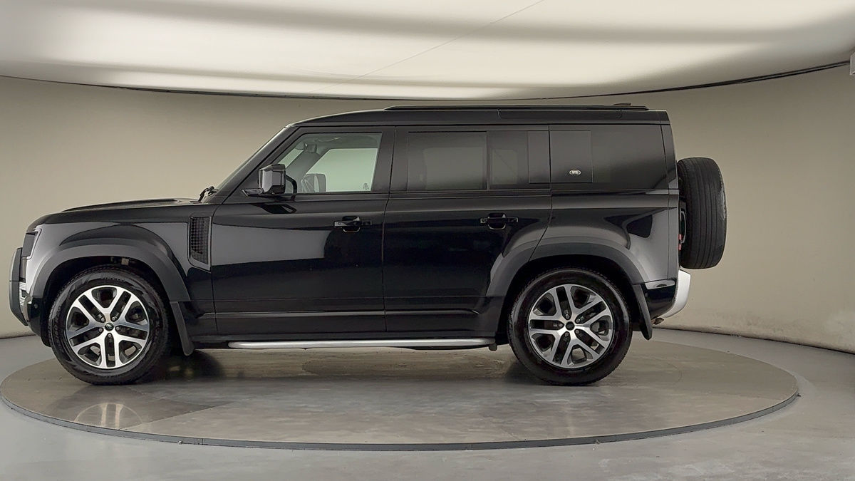Land Rover Defender 110 Image 15