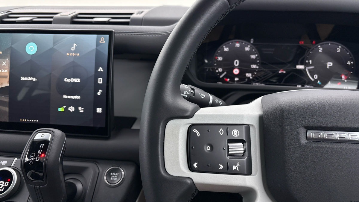 Land Rover Defender 110 Image 13