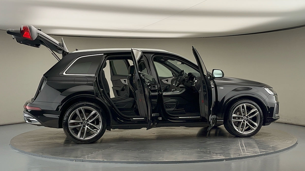 More views of Audi Q7