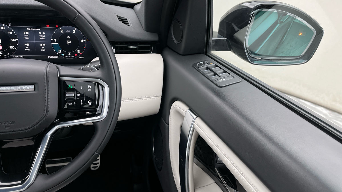 Land Rover Discovery Sport Image 14