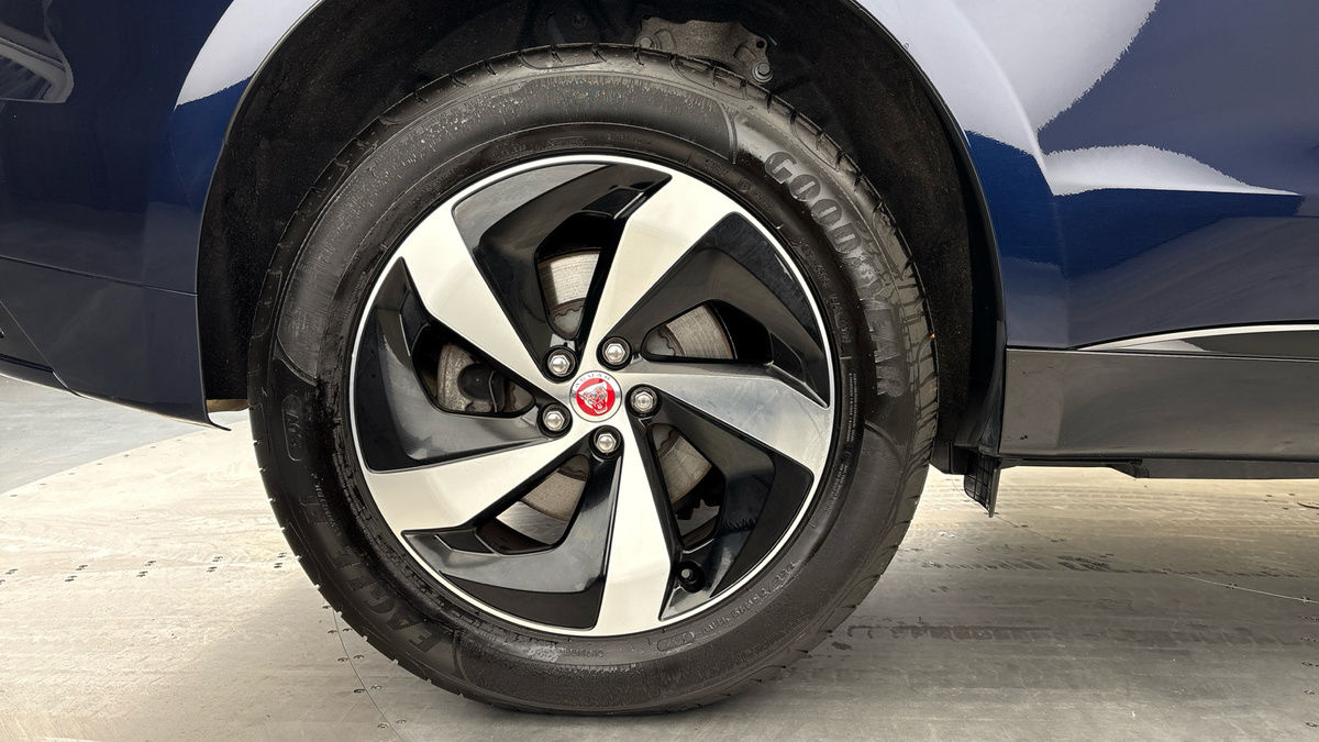 Jaguar F-PACE Image 10