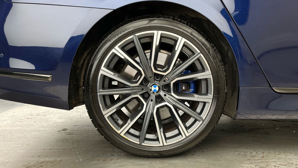 BMW 7 Series Image 10