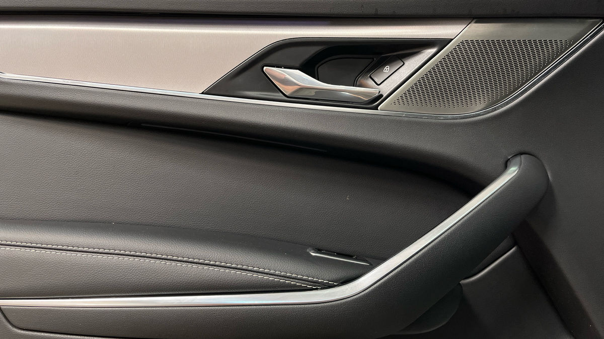 Jaguar F-PACE Image 19