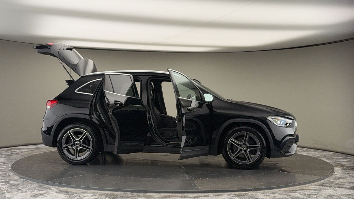 More views of Mercedes-Benz GLA