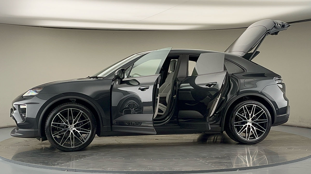 More views of Porsche Macan