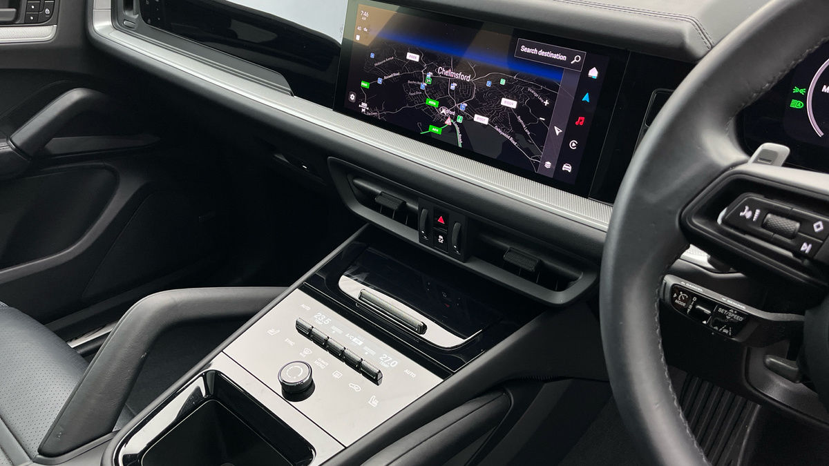 Porsche Cayenne Image 18