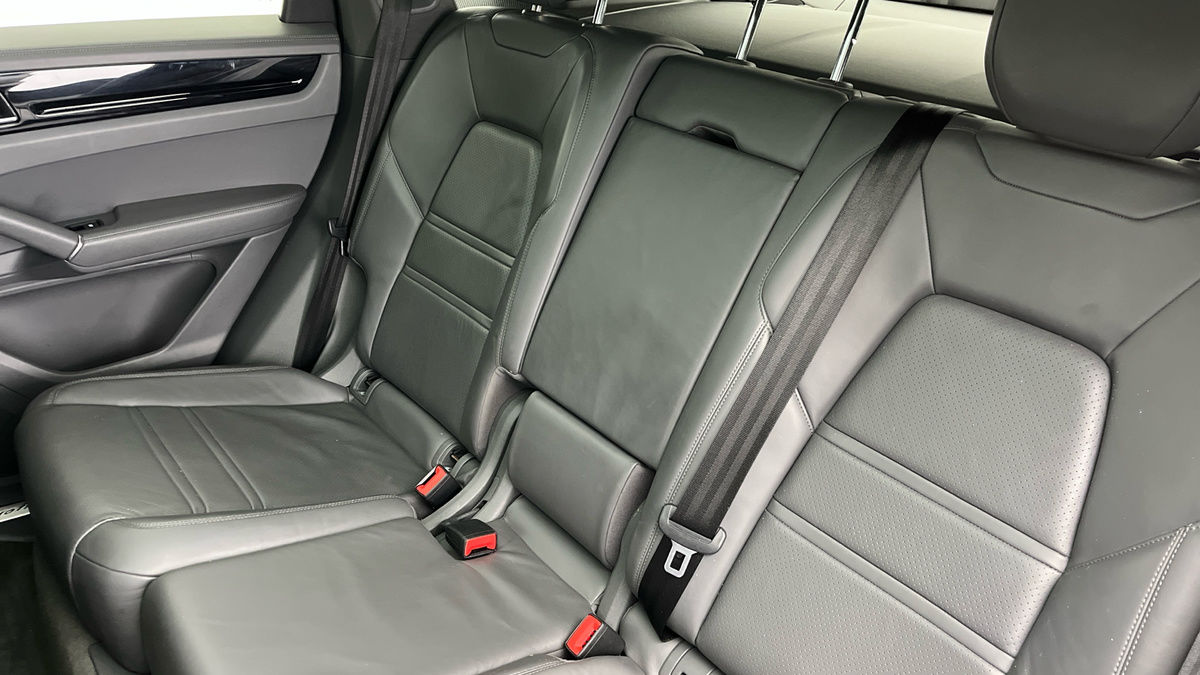 Porsche Cayenne Image 8