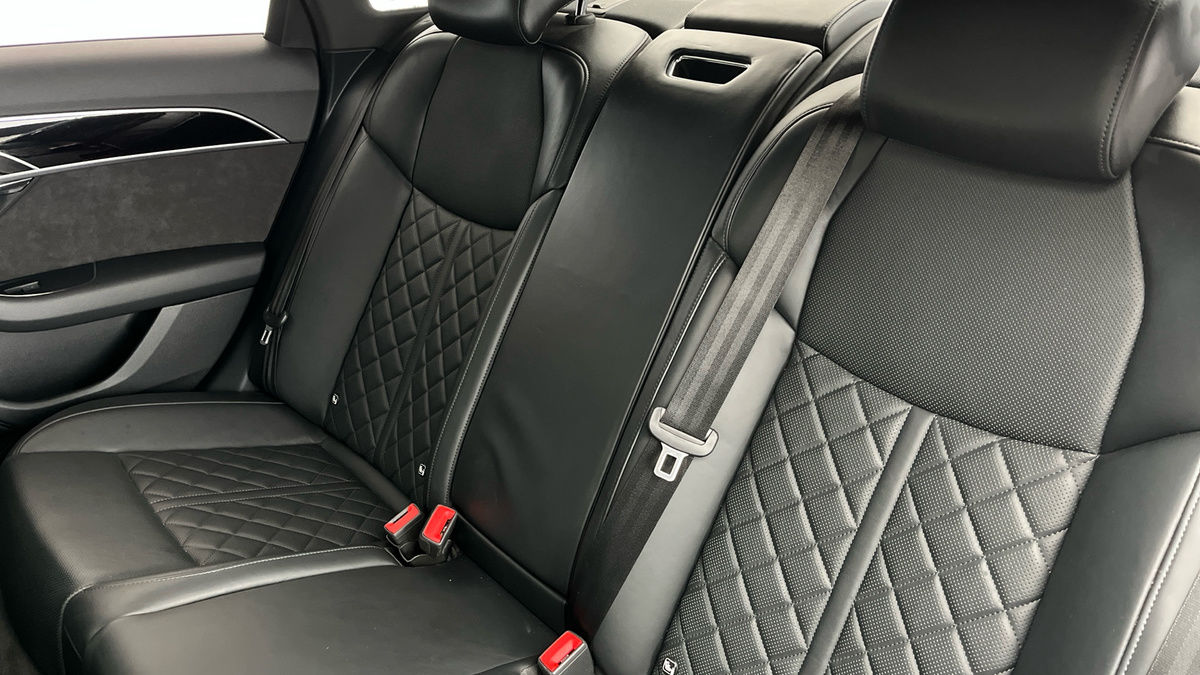 Audi A8 Image 8