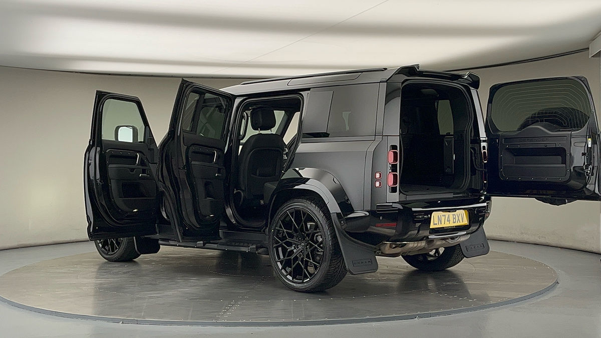More views of Land Rover Defender 110