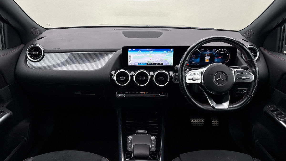 Mercedes-Benz GLA Image 12