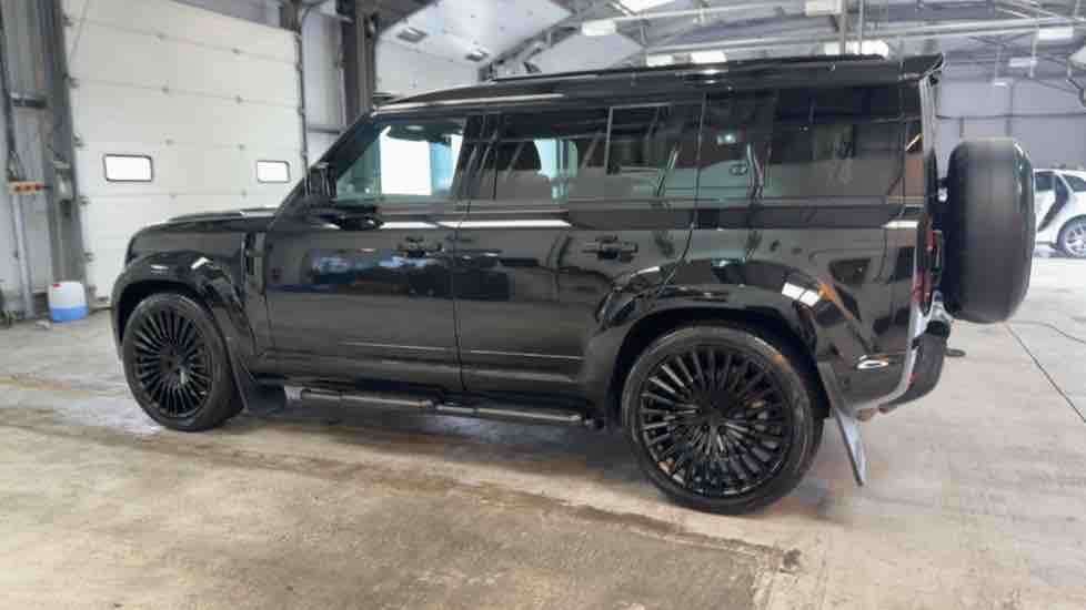 More views of Land Rover Defender 110