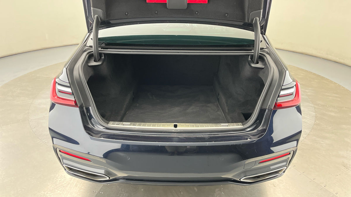 BMW 7 Series Image 11