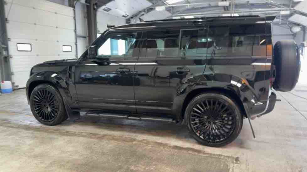 More views of Land Rover Defender 110