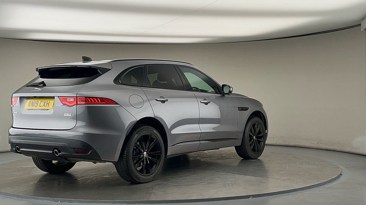 Jaguar F-PACE Image 21