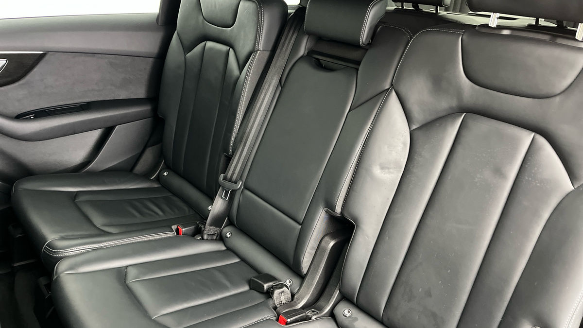 Audi Q7 Image 8