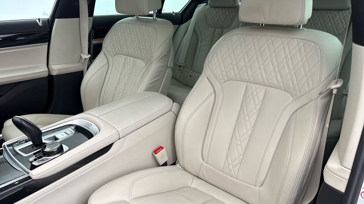 BMW 7 Series Image 6