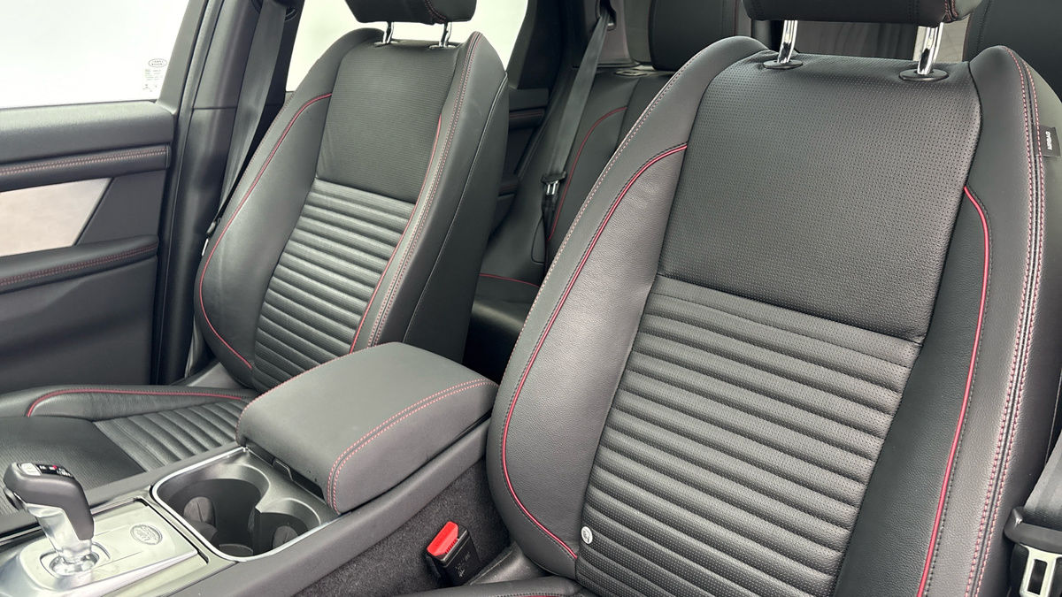 Land Rover Discovery Sport Image 7