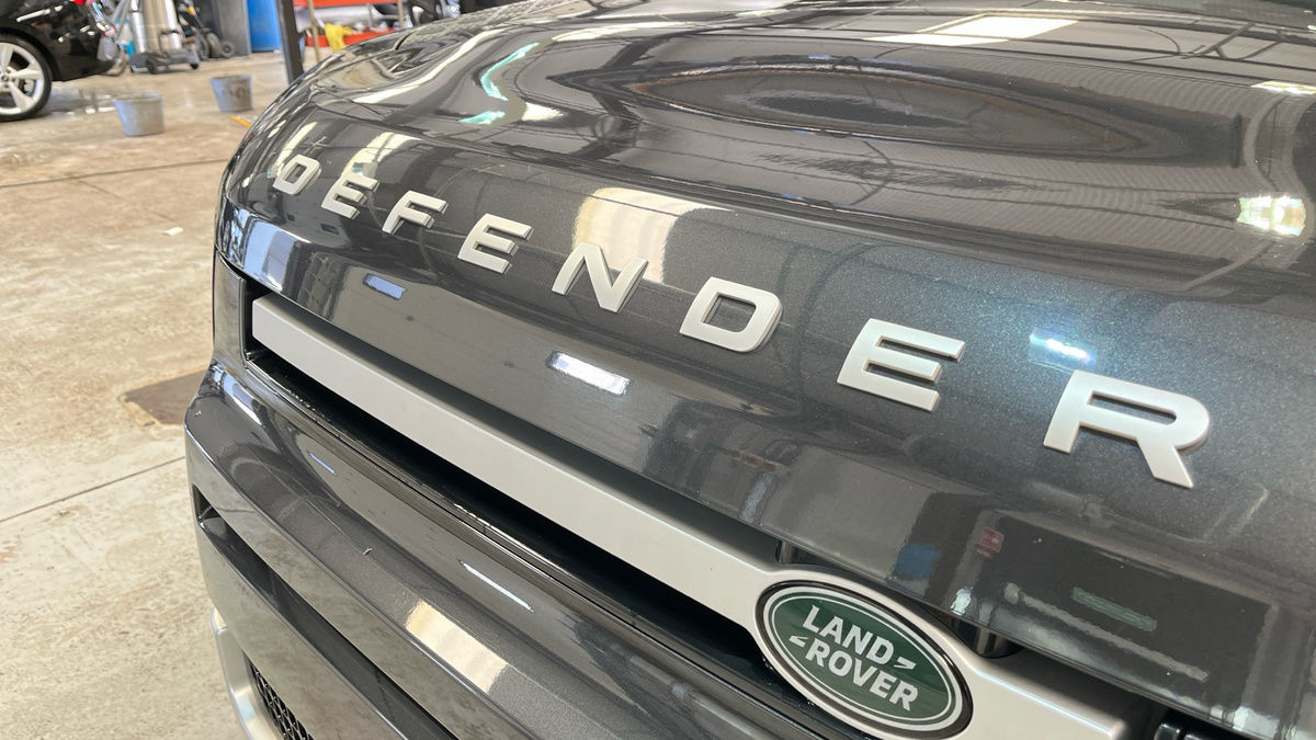 Land Rover Defender 110 Image 20