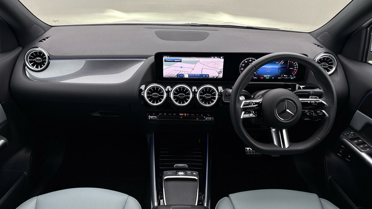 Mercedes-Benz GLA Image 12