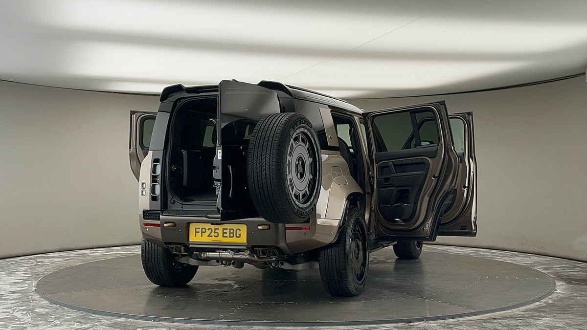 More views of Land Rover Defender 110