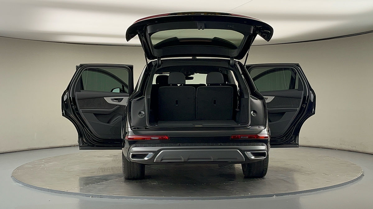 More views of Audi Q7