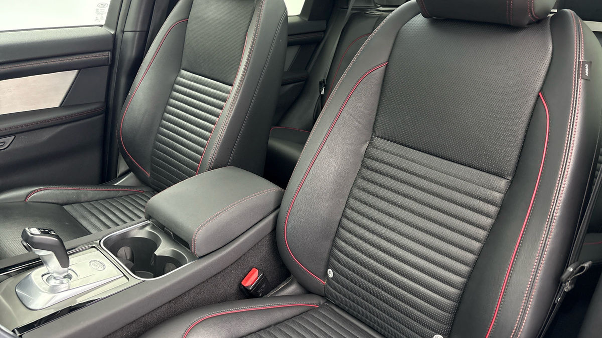 Land Rover Discovery Sport Image 7