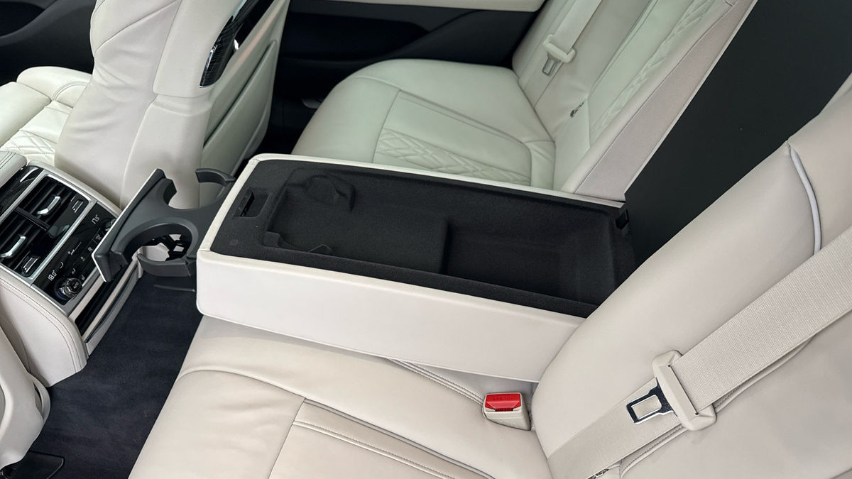 BMW 7 Series Image 23