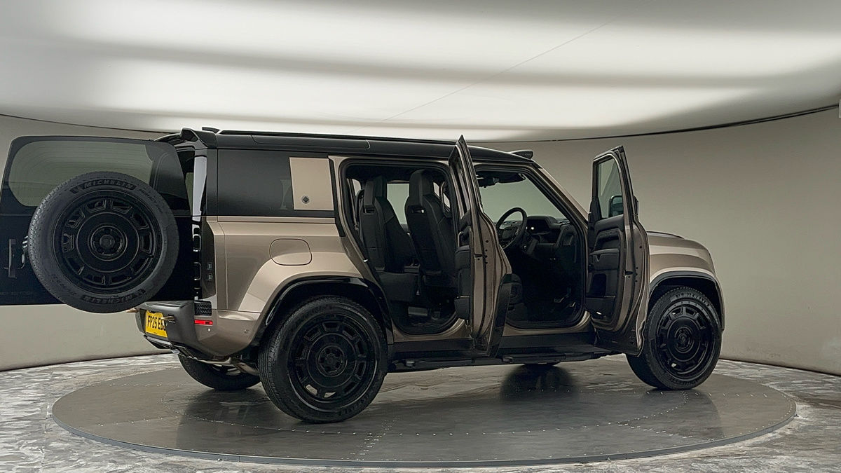 More views of Land Rover Defender 110