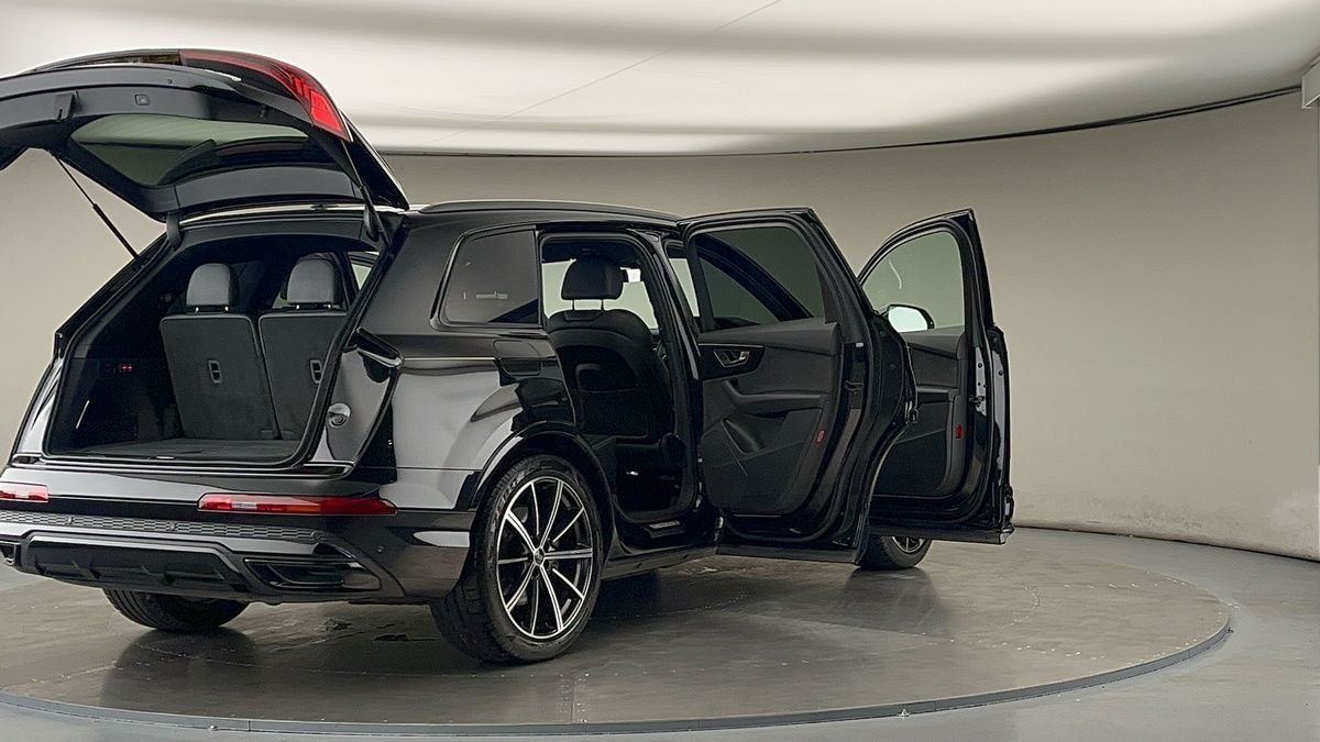 More views of Audi Q7