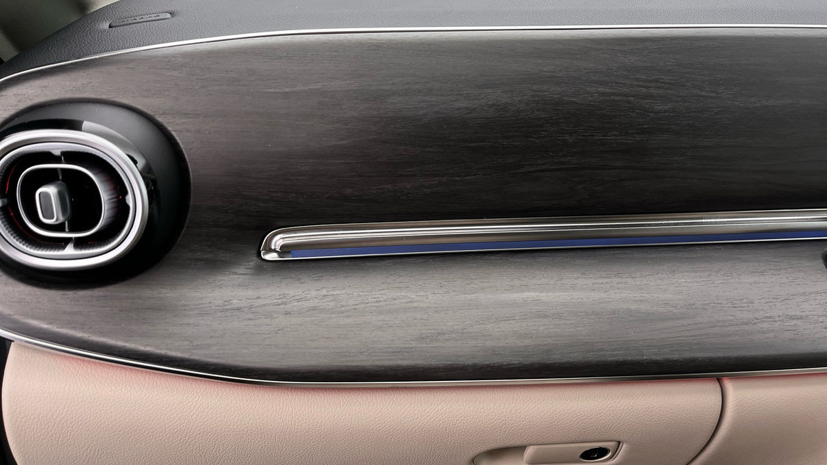 Mercedes-Benz V Class Image 25