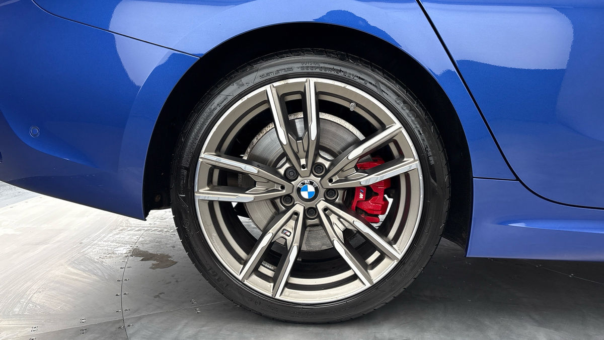 BMW 3 Series Image 10