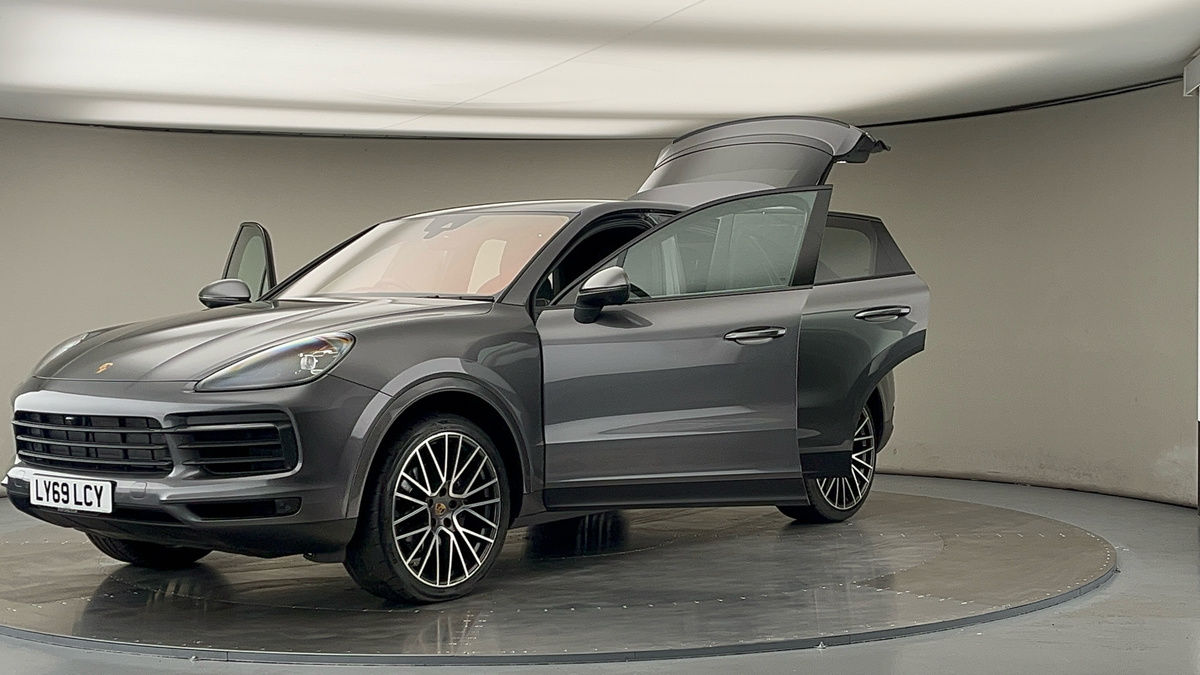 Porsche Cayenne Image 22