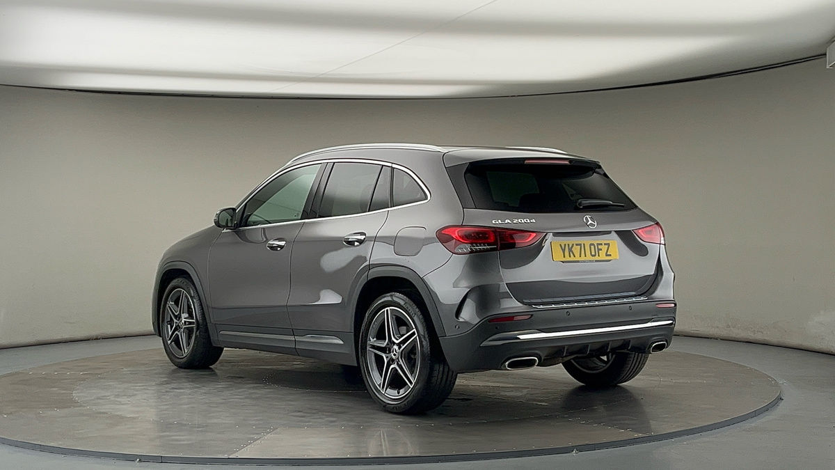 Mercedes-Benz GLA Image 2