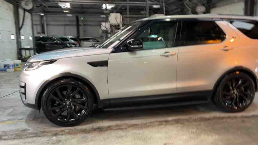 More views of Land Rover Discovery